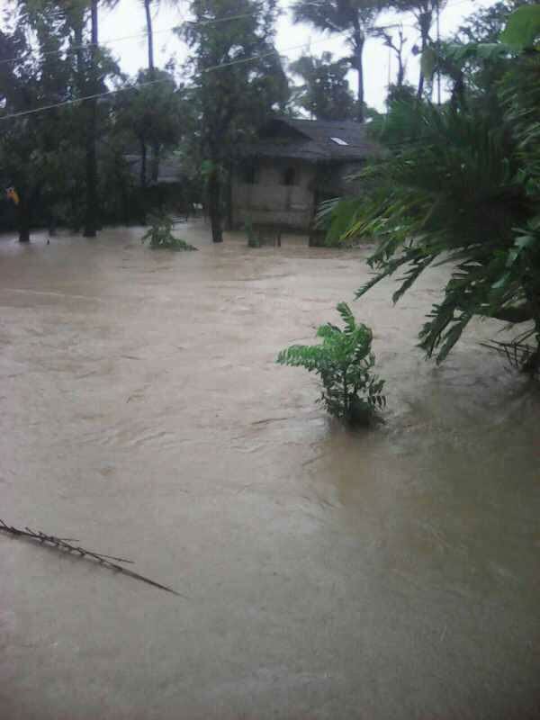 You are currently viewing มมส. ร่วมช่วยเหลือผู้ประสบภัยน้ำท่วมในพม่า
